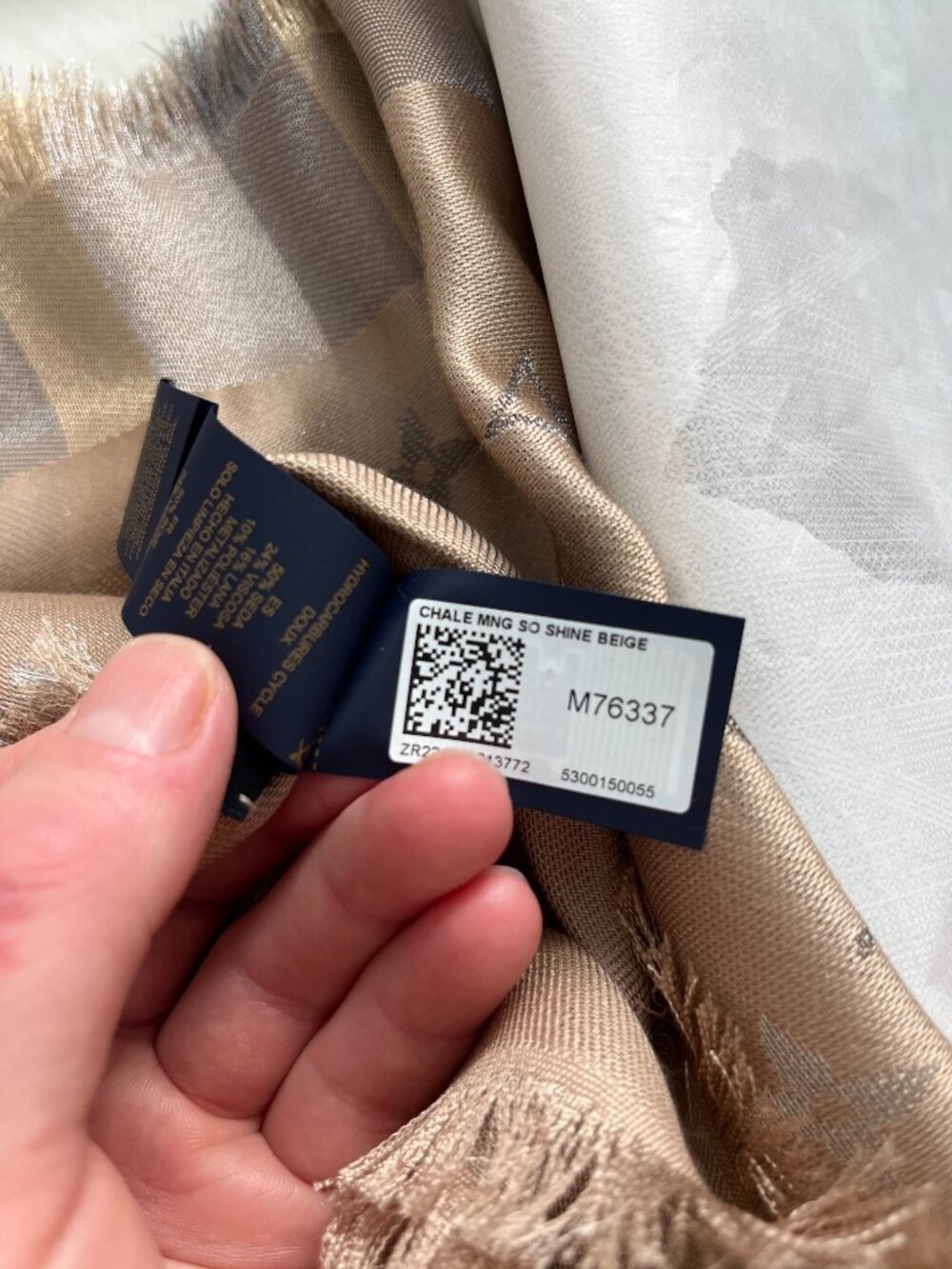 NIB $780 Louis Vuitton ‘So Shine’ Monogram Shawl Beige 56.5x56.5 - Picture 6 of 10
